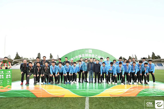 图集：季前赛76人对篮网 詹姆斯全力防守